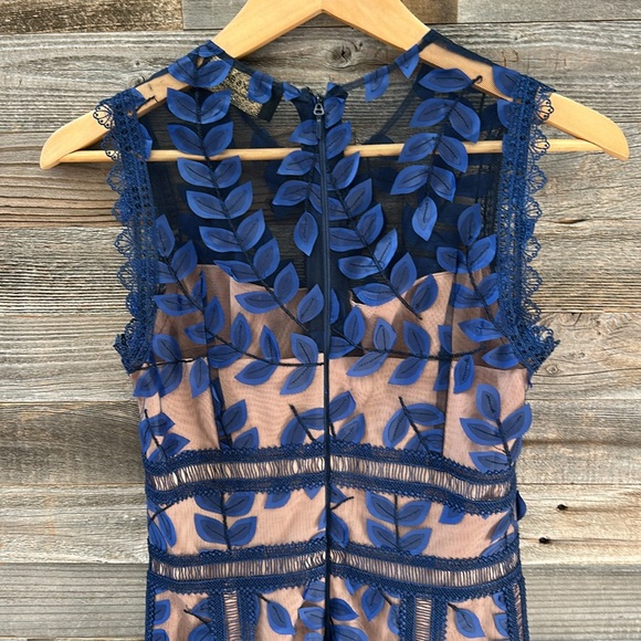 Bronx & Banco Blue Saba Leaf Appliqué Lace Midi Dress Size Small - Picture 8 of 12